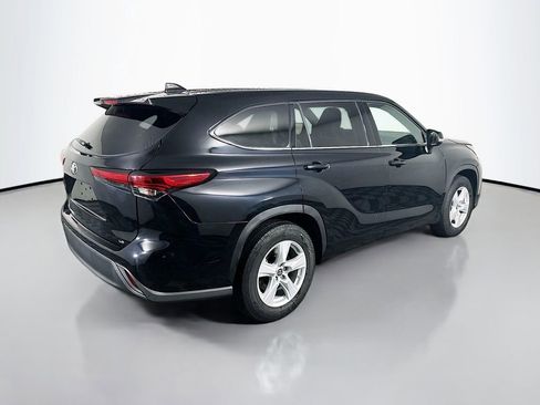 Used 2022 Toyota Highlander LE image 7