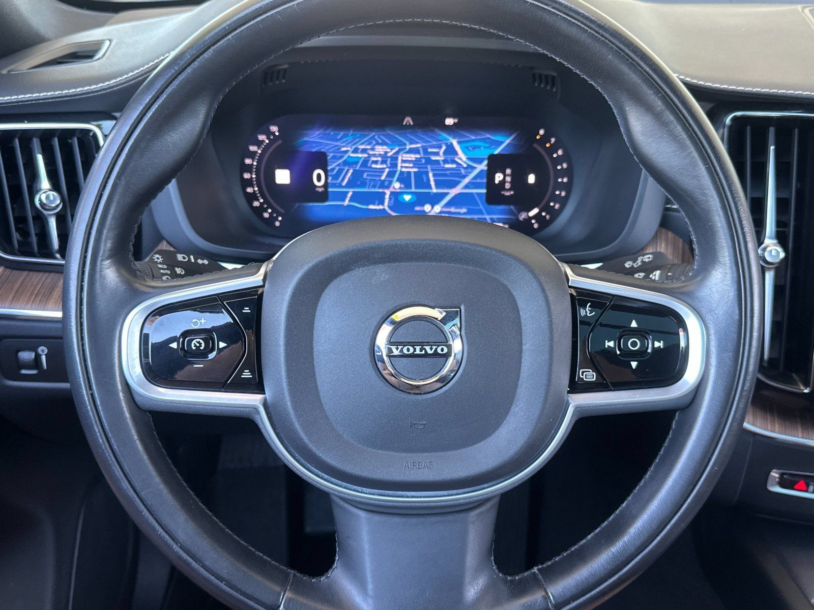 Used 2022 Volvo XC60 B5 Inscription w/ Advanced Package AWD/4WD image 23