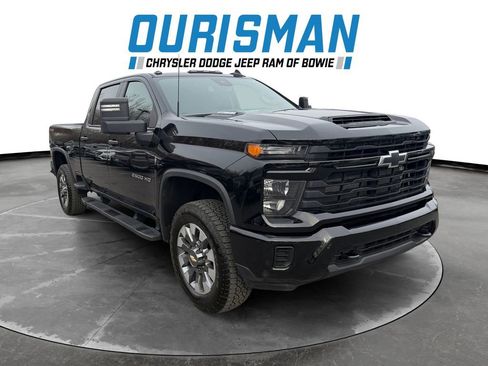 Used 2024 Chevrolet Silverado 2500 Custom w/ Custom Value Package image 1