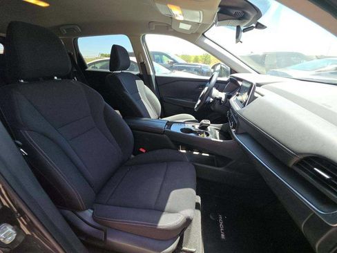 Used 2024 Nissan Rogue S FWD image 8