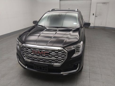 Used 2022 GMC Terrain Denali w/ Denali Premium Package AWD/4WD image 3