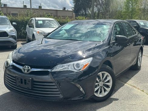 Used 2016 Toyota Camry LE image 3