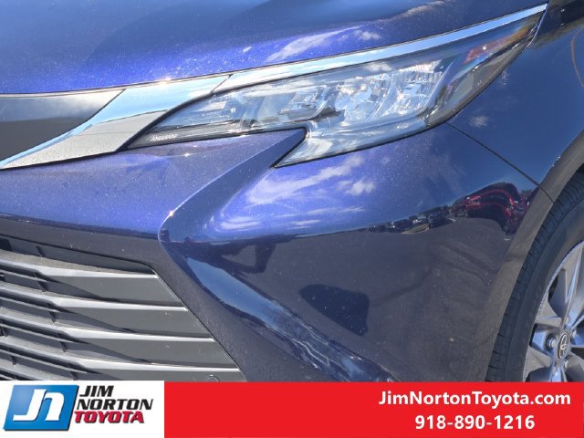 Used 2026 Toyota Sienna XLE FWD image 10