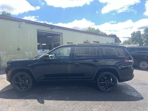 Used 2023 Jeep Grand Cherokee L Altitude AWD/4WD image 6