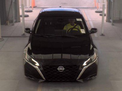 Used 2025 Nissan Altima 2.5 SL FWD image 2