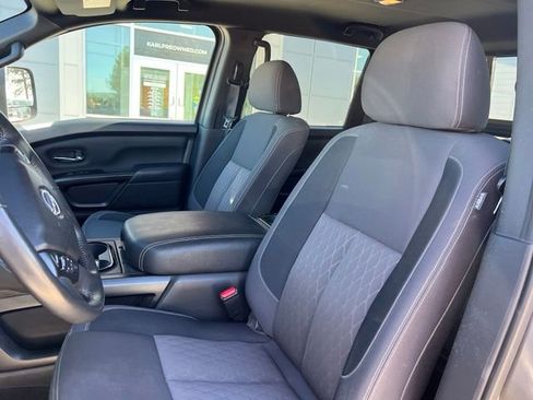 Used 2024 Nissan Titan SV w/ SV Convenience Package AWD/4WD image 9