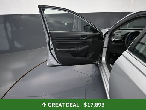 Used 2024 Nissan Altima 2.5 SV image 25