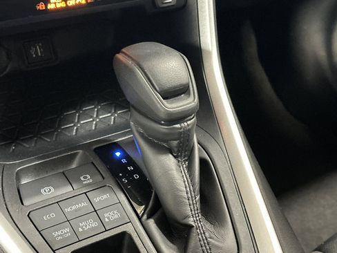Certified 2025 Toyota RAV4 XLE AWD/4WD image 34