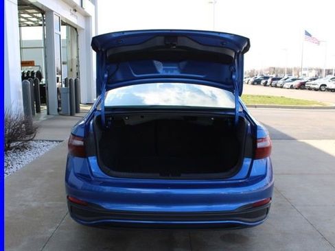 Used 2024 Volkswagen Jetta SE image 8