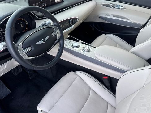 Used 2023 Genesis GV70 2.5T w/ Advanced Package image 4