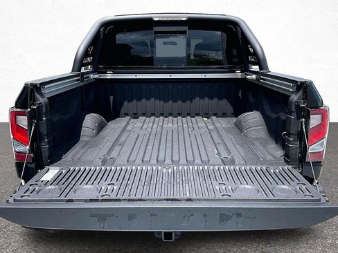 Used 2024 Nissan Titan PRO-4X w/ Pro-4x Convenience Package AWD/4WD image 8