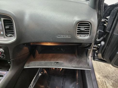 Used 2019 Dodge Charger SXT image 37