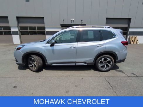 Used 2023 Subaru Forester Touring AWD/4WD image 2