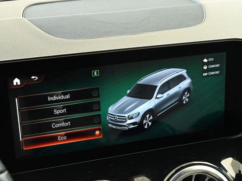 Used 2022 Mercedes-Benz GLB 250 4MATIC image 34