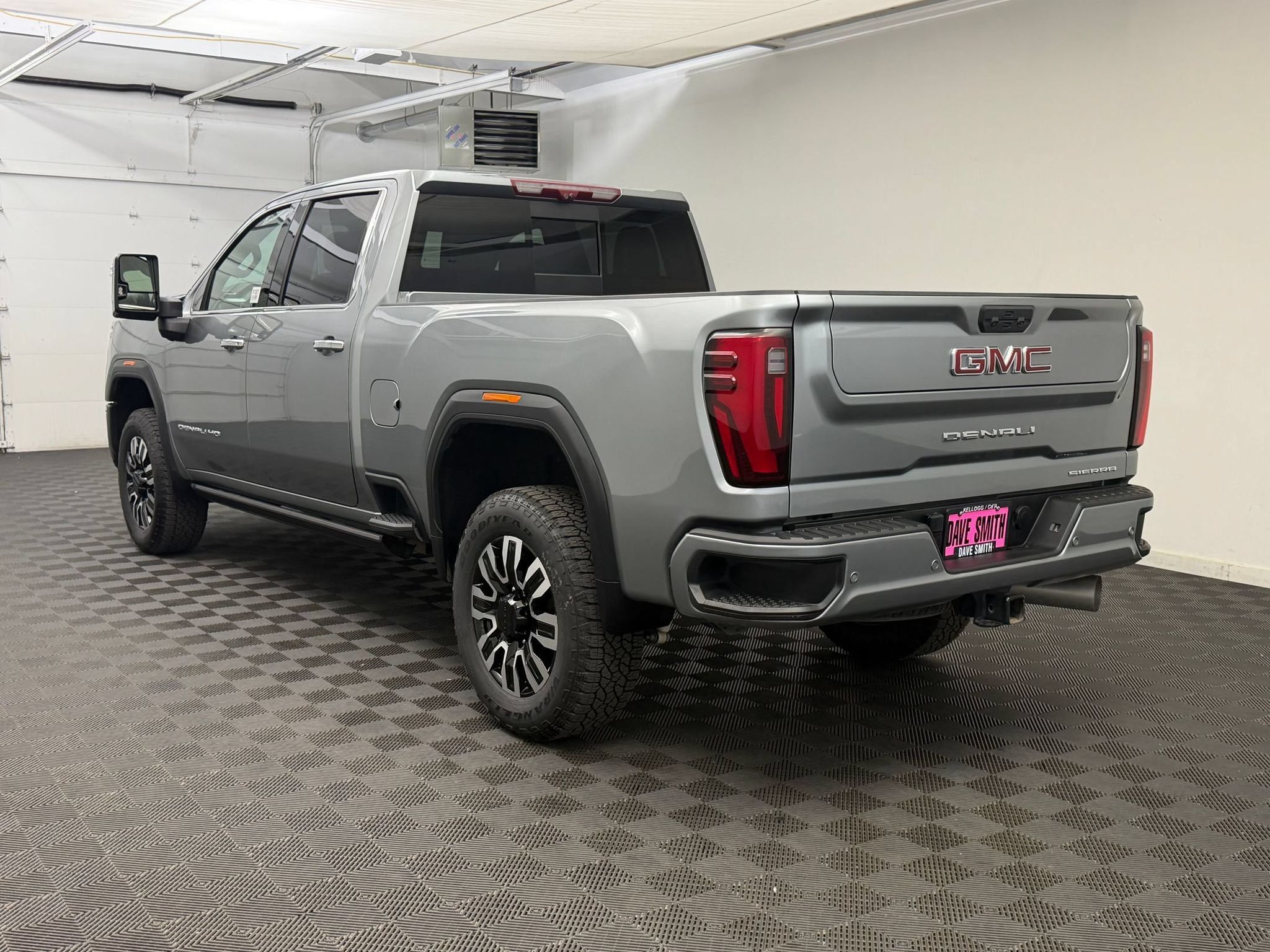 Used 2024 GMC Sierra 2500 Denali w/ Denali Reserve Package AWD/4WD image 3