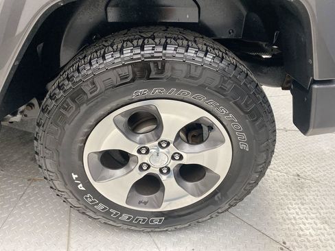 Used 2017 Jeep Wrangler Sahara AWD/4WD image 10