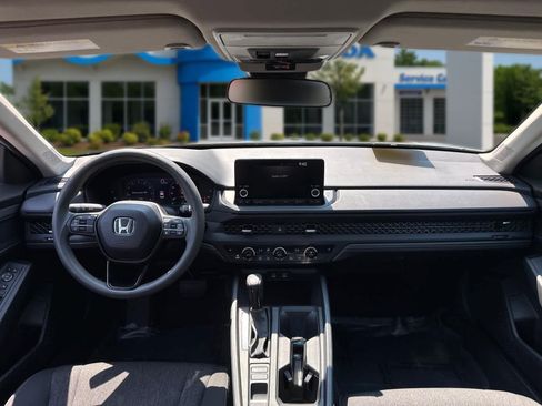 Used 2025 Honda Accord SE image 31
