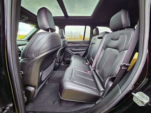 New 2025 Jeep Grand Cherokee Limited image 37