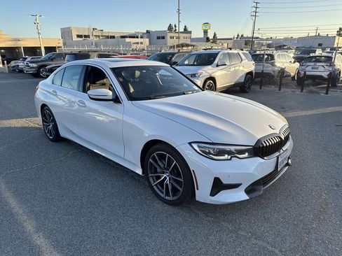 Used 2021 BMW 330i Sedan w/ Driving Assistance Package RWD image 2