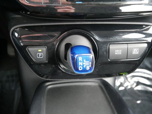 Used 2021 Toyota Prius LE FWD image 23