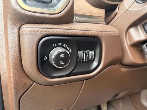 Used 2025 RAM 2500 Limited AWD/4WD image 17