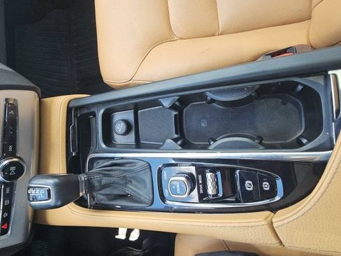 Used 2017 Volvo XC90 T6 Momentum w/ Vision Package AWD/4WD image 39