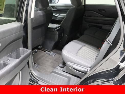 Used 2023 Nissan Pathfinder S image 27