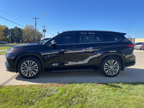 Used 2021 Toyota Highlander Platinum image 12