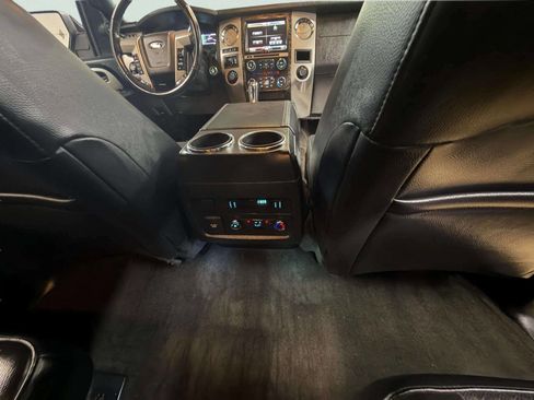 Used 2015 Ford Expedition Limited w/ Equipment Group 301A image 31