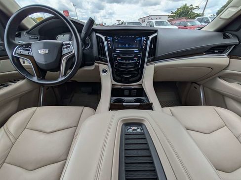 Used 2019 Cadillac Escalade Luxury RWD image 14