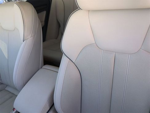 Used 2024 Audi Q5 e Premium Plus image 16