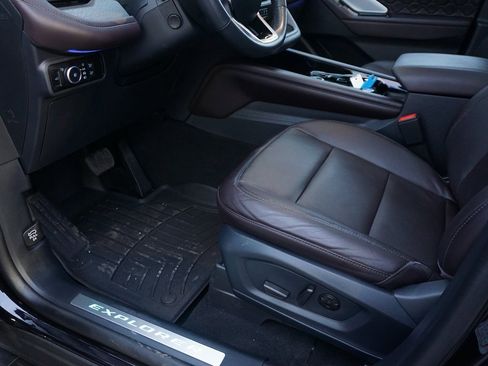 Used 2025 Ford Explorer Platinum w/ Ultimate Package image 29