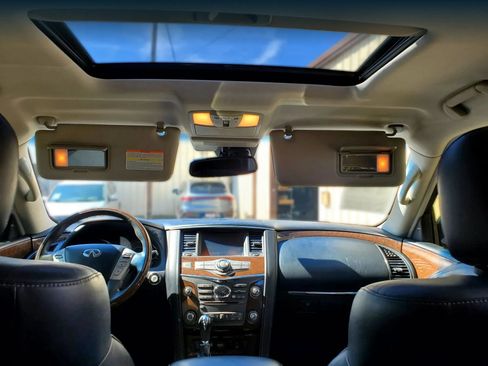 Used 2017 INFINITI QX80 4WD w/ Driver Assistance Package image 2