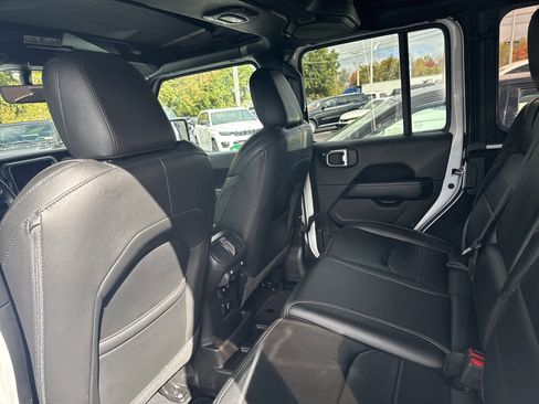 Used 2022 Jeep Wrangler Unlimited Sahara w/ Cold Weather Group image 12