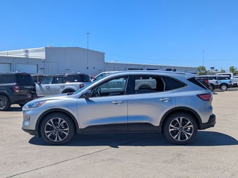 Used 2022 Ford Escape SE w/ SE Sport Appearance Package image 9