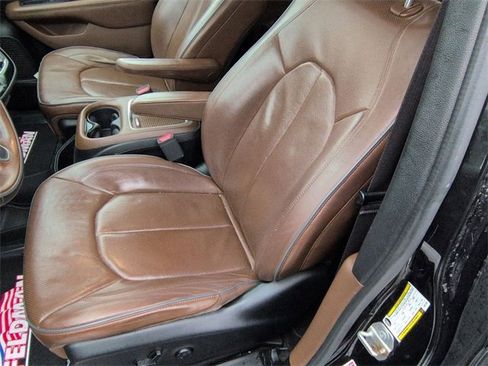 Used 2019 Chrysler Pacifica Limited w/ Tire & Wheel Group image 11