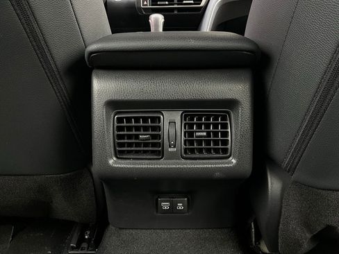 Used 2025 Toyota Camry SE image 13