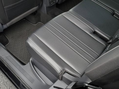 Used 2022 Volkswagen Tiguan SE w/ Panoramic Sunroof Package image 32