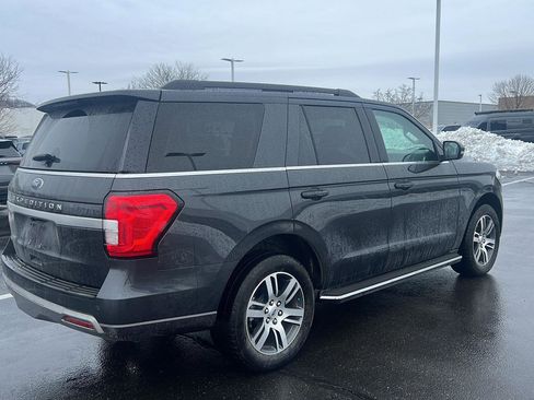 Used 2023 Ford Expedition XLT image 5
