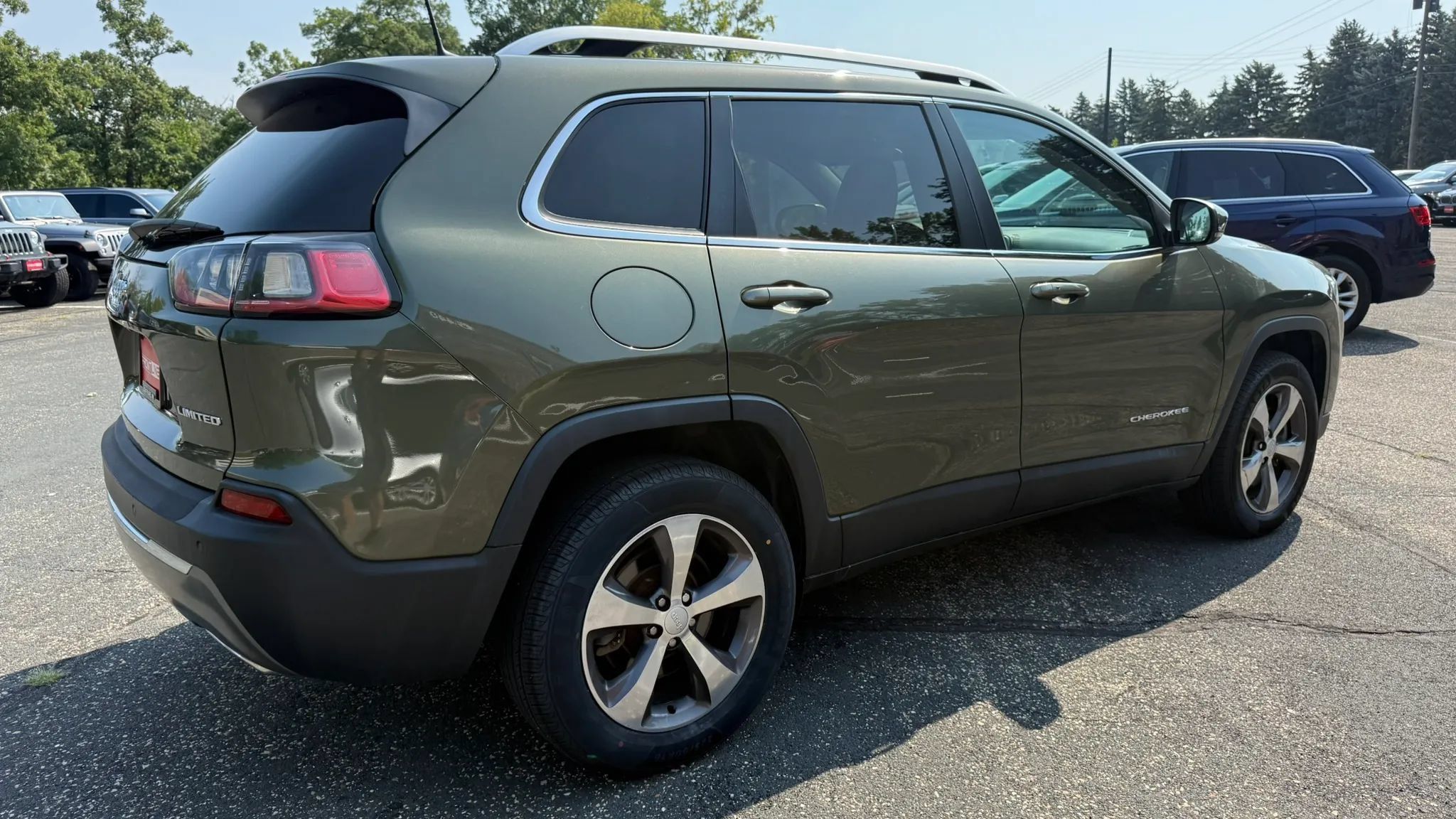 Used 2020 Jeep Cherokee Limited AWD/4WD image 11