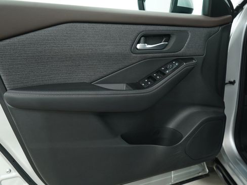 Used 2022 Nissan Rogue SV image 21