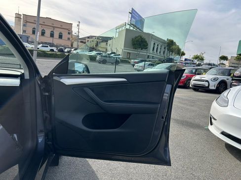 Used 2023 Tesla Model Y Long Range image 37