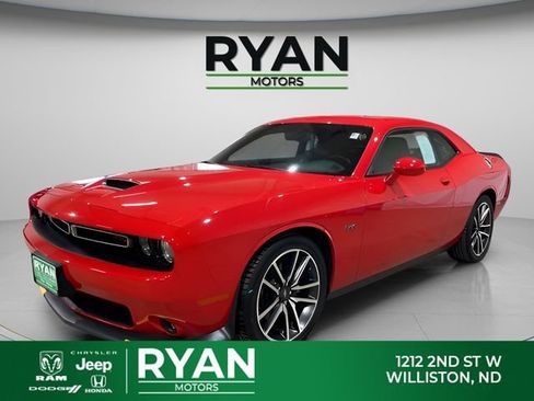 Used 2023 Dodge Challenger R/T w/ Plus Package image 5