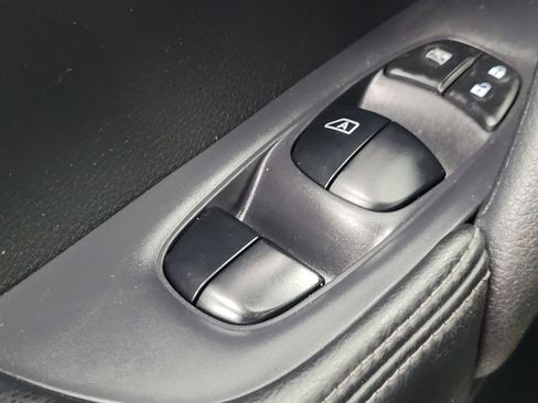 Used 2015 Nissan Rogue S FWD image 27