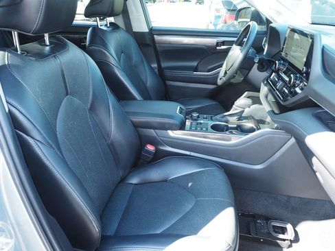 Used 2023 Toyota Highlander Limited AWD/4WD image 20