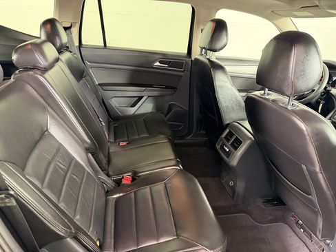Used 2018 Volkswagen Atlas Launch Edition FWD image 20