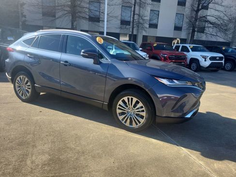 Certified 2024 Toyota Venza Limited image 9