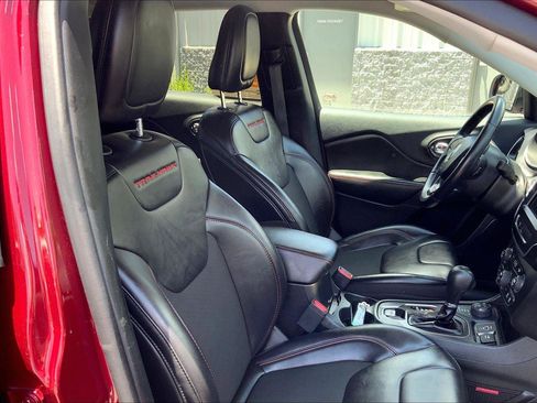 Used 2020 Jeep Cherokee Trailhawk w/ Comfort/Convenience Group AWD/4WD image 7