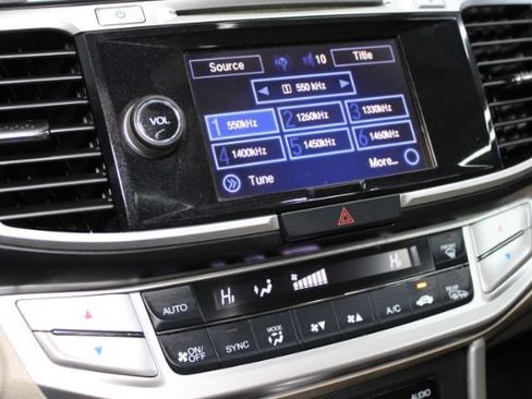 Used 2015 Honda Accord Touring image 18