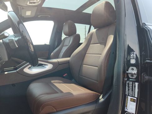 Used 2025 Mercedes-Benz GLS 450 4MATIC image 3